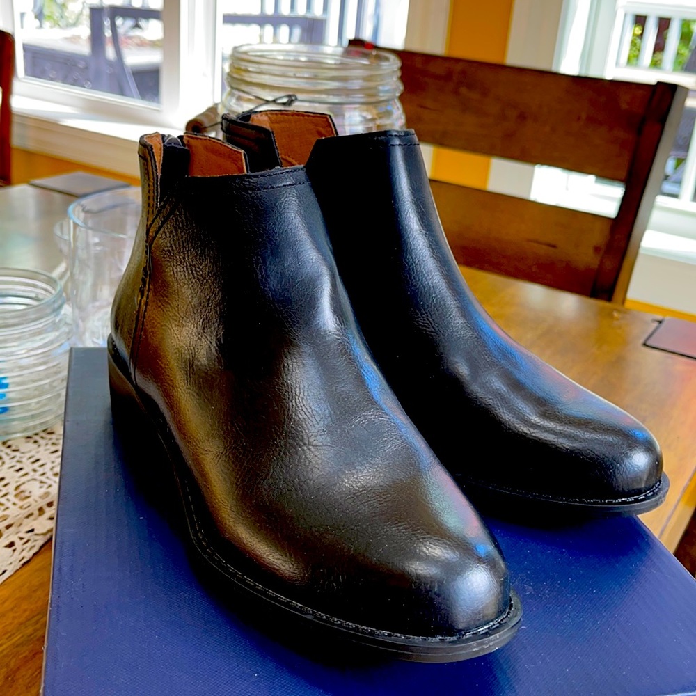 Adrienne Vittadini leather ankle boots!